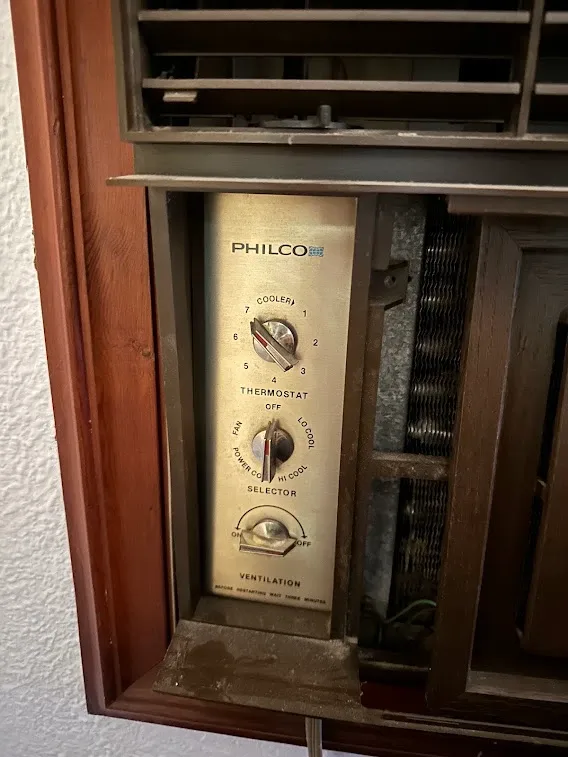 Philco (ventana, mueble de madera) — foto 2