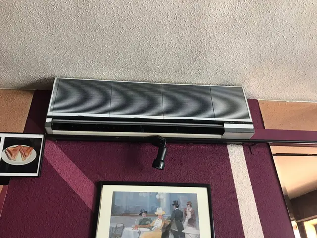 Fujitsu 24R (split mural)